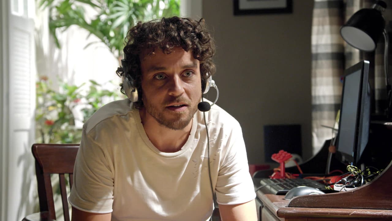 Por su parte, 
<b>Wallace</b>, el menor de los hijos de Esmirna y Tiao, es un joven retraído que gusta de las fiestas.