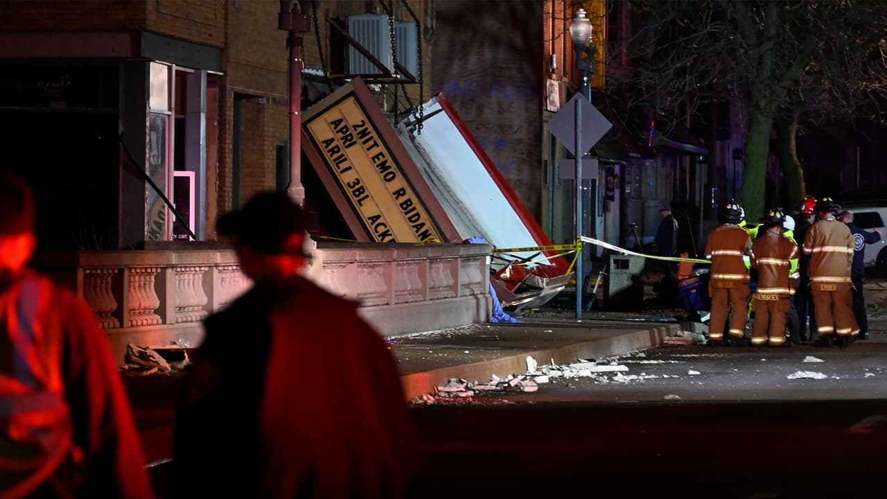 Fue alrededor de las 
<b>4 p.m. cuando las condiciones del tiempo comenzaron a endurecer</b>, en particular al noreste del estado. 
<b>Numerosas vigilancias y advertencias</b> se emitieron a lo largo de la tarde.
<br>