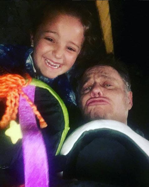 Pero, ¿cómo ha tomado la hija del actor que él ya tenga novia a un año y dos meses después de haberse separado? 
<br>