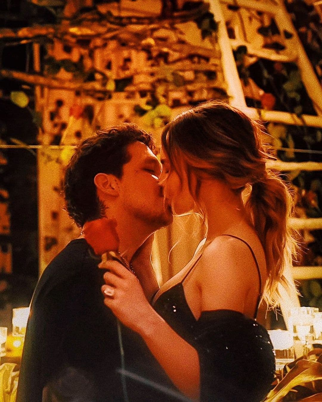 <b>Christian Nodal </b>habría emitido una serie de tuits durante la madrugada de este domingo 13 de febrero luego de haber confirmado el 
<b><a href="https://www.univision.com/famosos/belinda-y-christian-nodal-boda-felicitaciones-fotos" target="_blank">"fin" de su relación y compromiso de boda</a></b> con 
<b>Belinda</b>. 
<br>