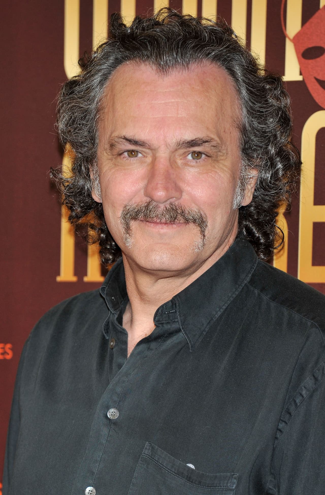 El reconocido actor español, ganador del Premio Goya, llega a la pantalla de UniMás en El Príncipe como el apuesto y veterano policía Fran ¿Dejarías que te capture?