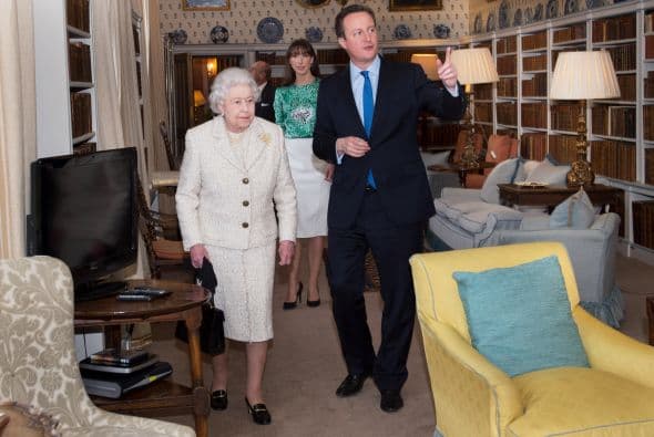 En los Comunes, el ministro británico, David Cameron, calificó a Isabel II como la "roca de la estabilidad".