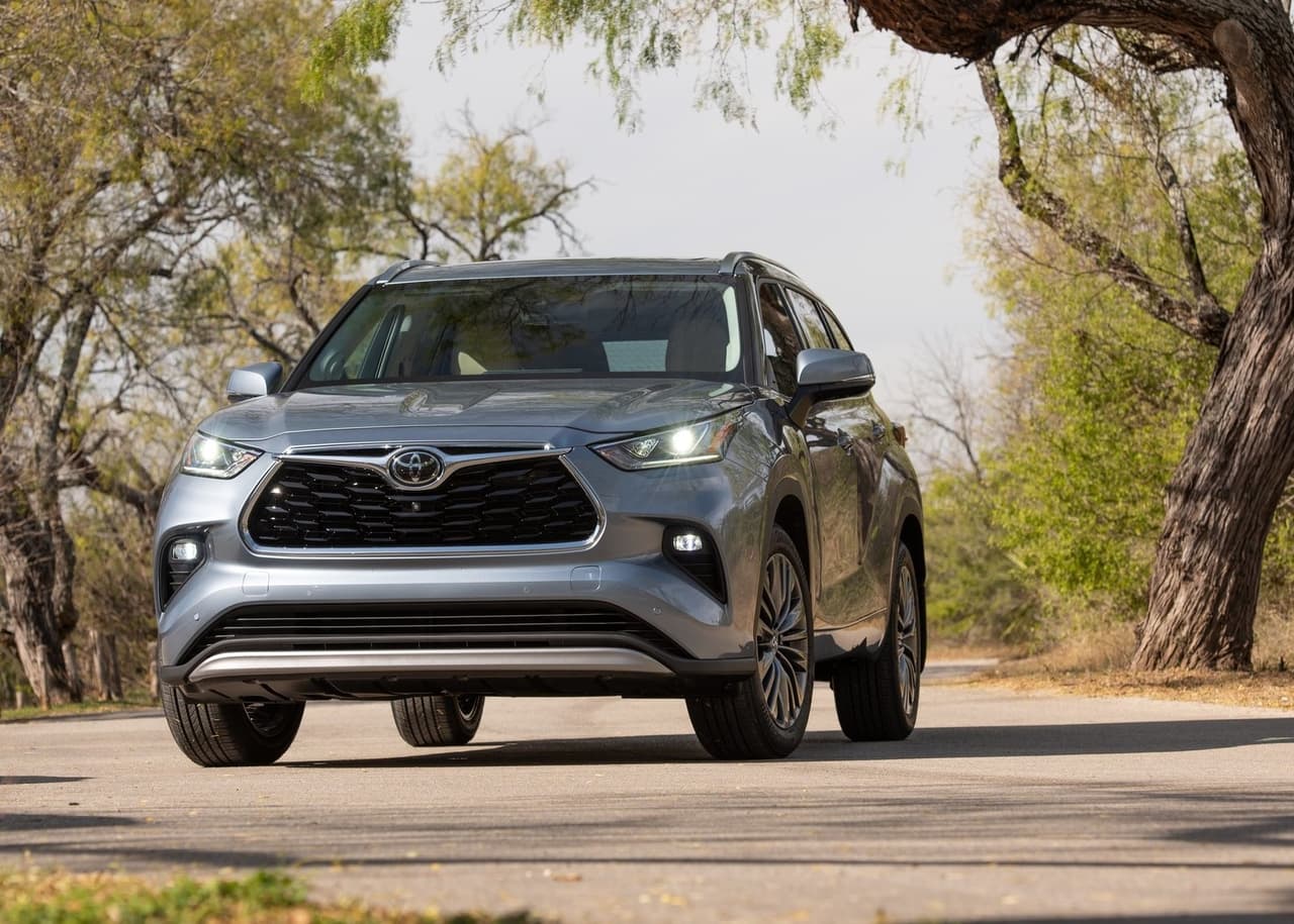 <h3 class="cms-H3-H3"><b>Si compras un modelo 2020</b></h3>
<br>
<br>
<b>Precio inicial:</b> $36,800
<br>
<b>Costo real de propiedad después de 5 años:</b> $51,231
<br>
<b>Depreciación después de 15 años:</b> $32,308
<br>
<b>Valor del vehículo en 2035:</b> $4,492