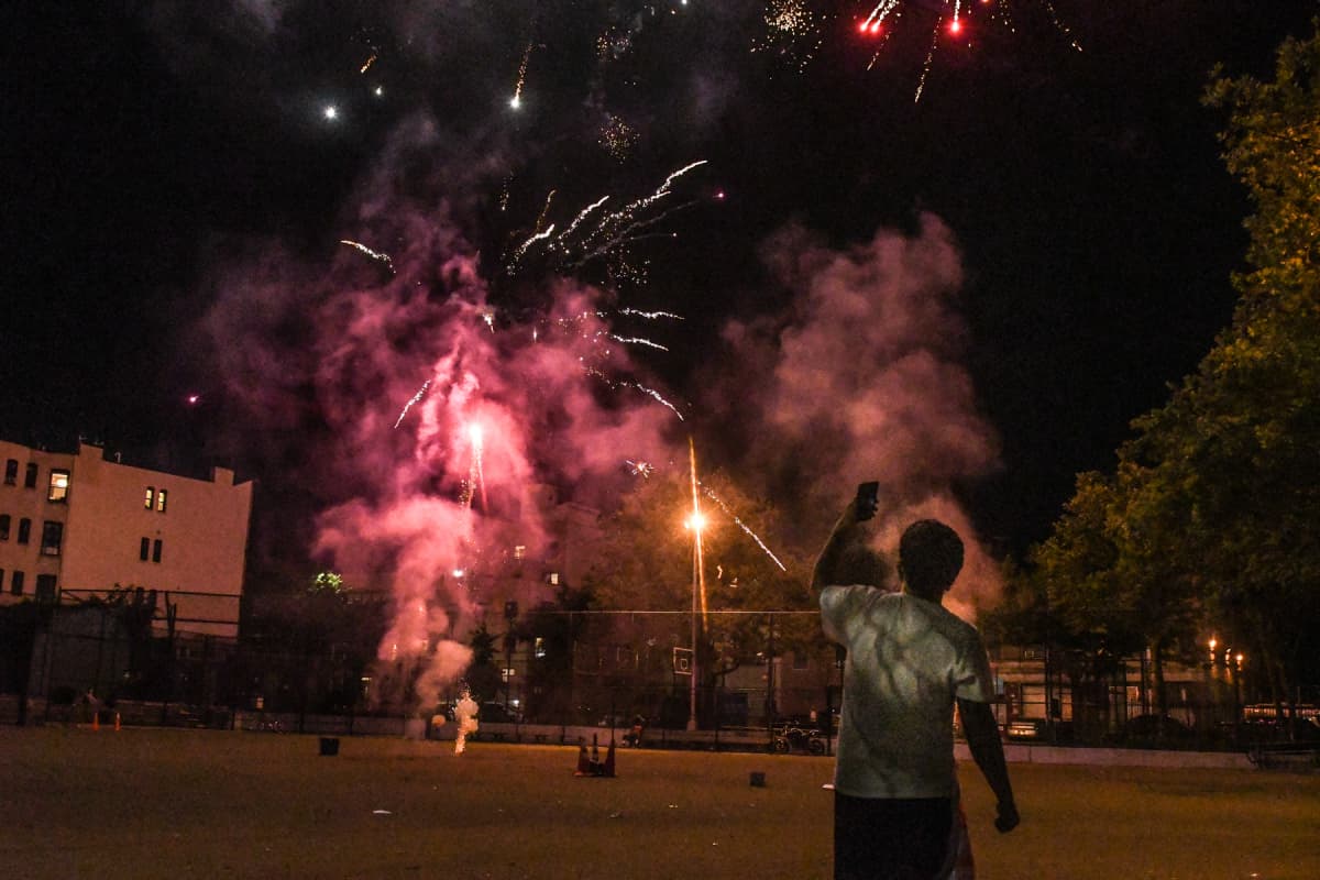Incautan 4,500 dólares de fuegos artificiales ilegales en Manhattan: FDNY