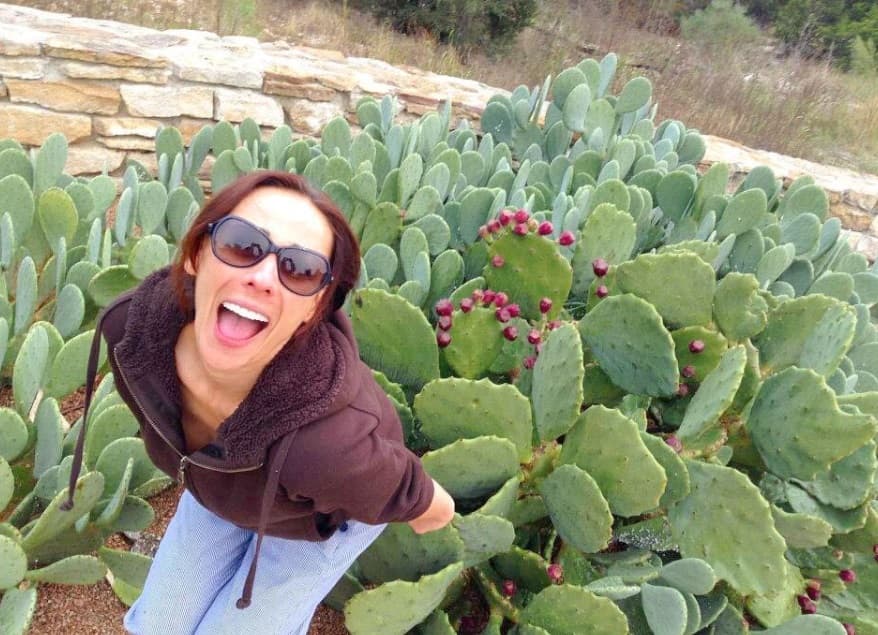 Apareció en televisión por primera vez en 1984 en el programa mexicano ‘XE-TU’, y después tuvo algunos papeles en telenovelas como 'Los Parientes Pobres' y 'Te Sigo Amando', entre otras.