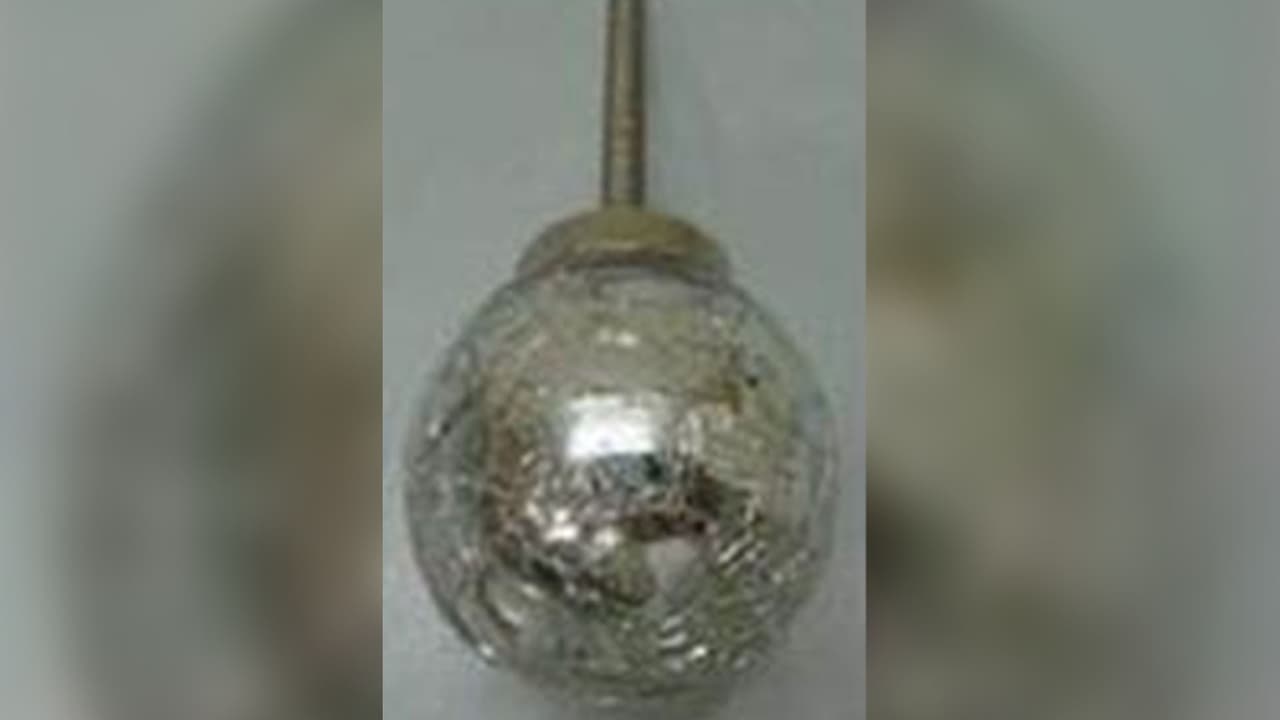 Glass & Ceramic Drawer Knobs by TJX.
<br>Estas perillas de cajones de vidrio y cerámica pueden romperse, lo que representa un peligro de lesiones.
<br>Fechas de venta: octubre de 2015 a octubre de 2018.
<br>Contacto: T.J. Maxx al 800-926-6299 o
<a href="https://tjmaxx.tjx.com/store/index.jsp" target="_blank">en línea</a>. En Marshalls al 888-627-7425 o
<a href="https://www.marshalls.com/us/store/index.jsp" target="_blank">en línea</a>. En HomeGoods al 800-888-0776 o
<a href="https://www.homegoods.com/" target="_blank">en línea</a>.