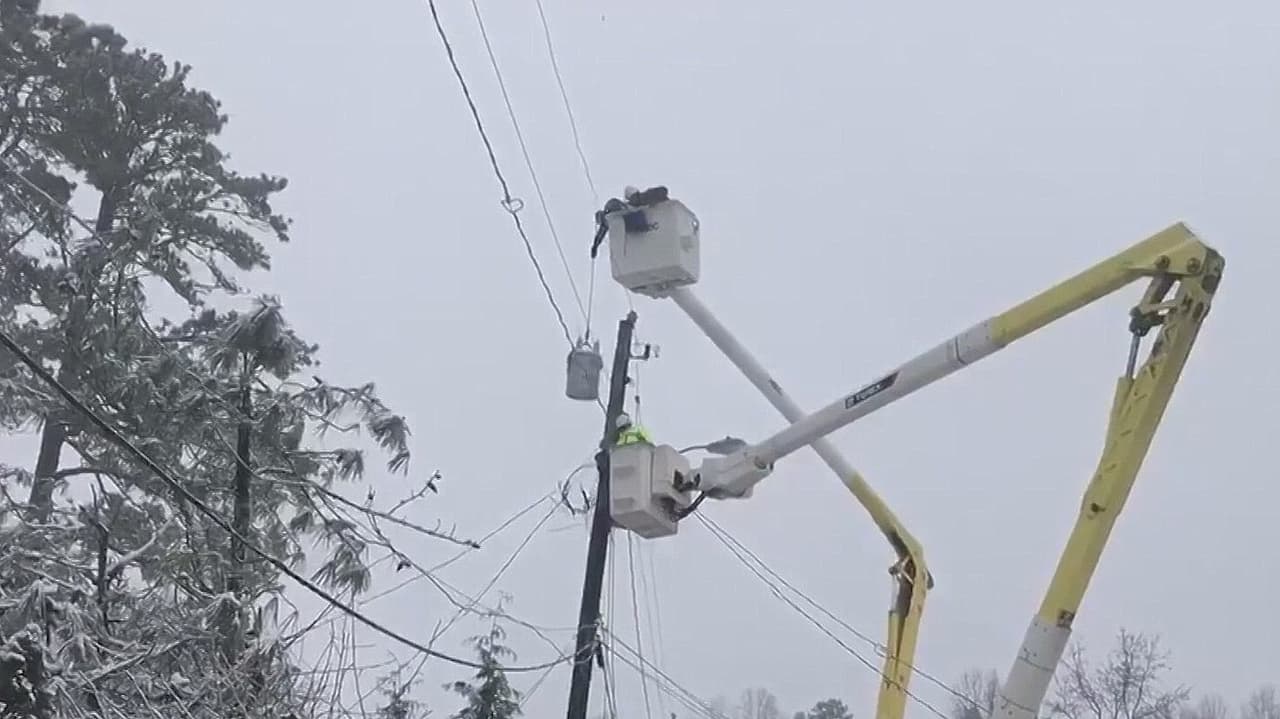 Miles de personas en Georgia amanecieron sin electricidad este lunes tras el paso de la tormenta invernal