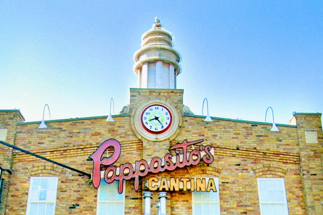 <b>Puesto 17. Pappasito's Cantina.</b> El primer restaurante de la familia propietaria de esta cadena abrió en 1976, 
<a href="https://pappasitos.com/home/"><u>según su página web</u></a>. En 2019 obtuvo una ganancia de 144 millones de dólares, en 25 locales ubicados en Georgia y Texas.