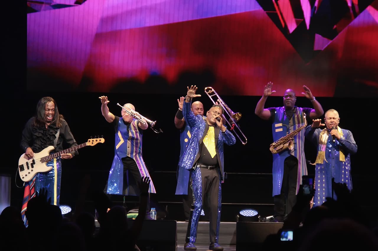 <b>Earth Wind & Fire.</b> En la Convención Republicana de 2016 en Cleveland se escuchó el enérgico hit 'September', un ícono de esta banda. Momentos después, un post en la cuenta de Twitter del grupo
<a href="https://twitter.com/EarthWindFire/status/755562259267530752"><u>citó el trino de Queen sobre ‘We are the champions’</u></a>. "Otro uso no autorizado (September) en la Convención Republicana, en contra de nuestros deseos”, se lee en el tuit.