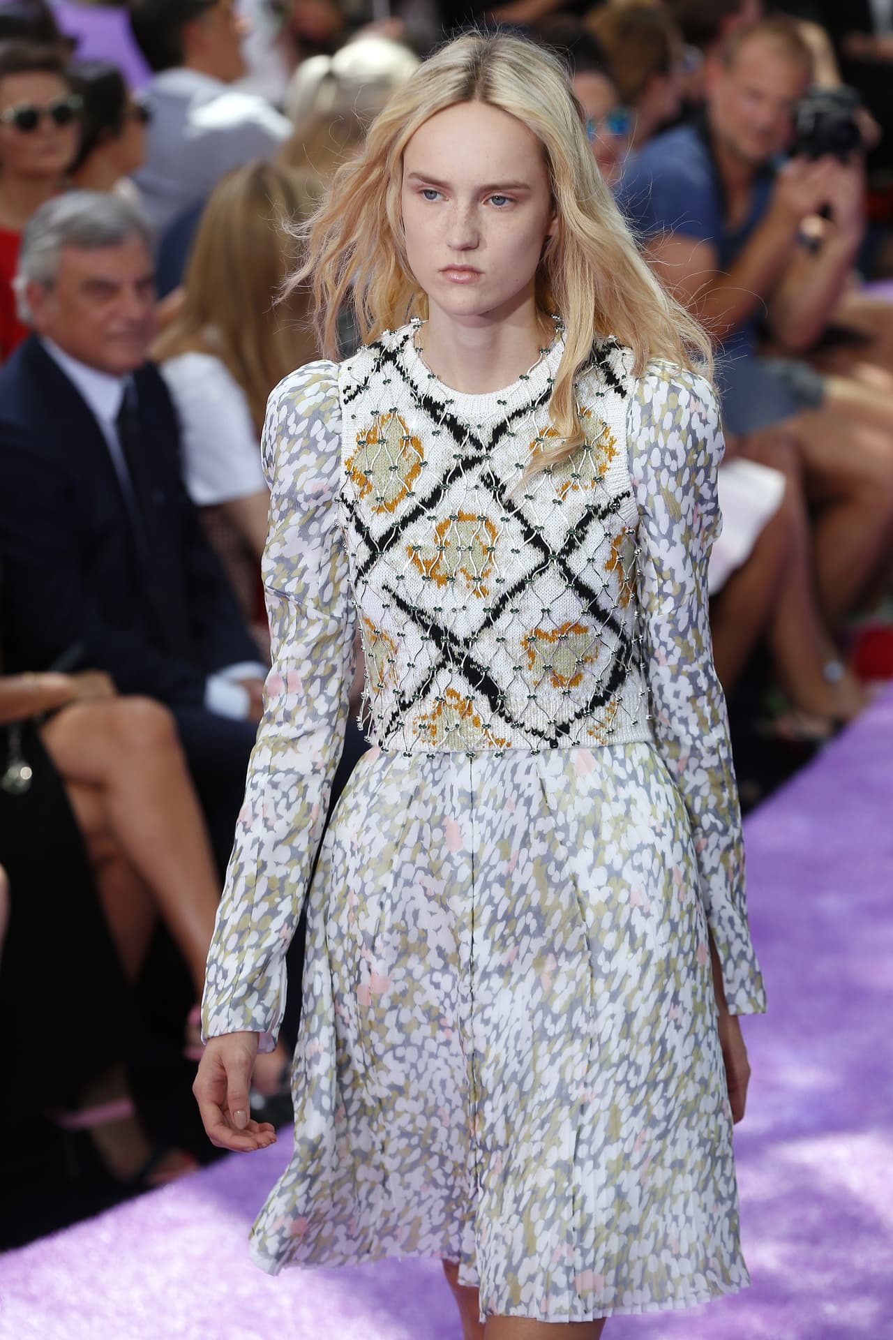 La propuesta de Christian Dior tiene un aire del siglo XIX que encantó a los asistentes.