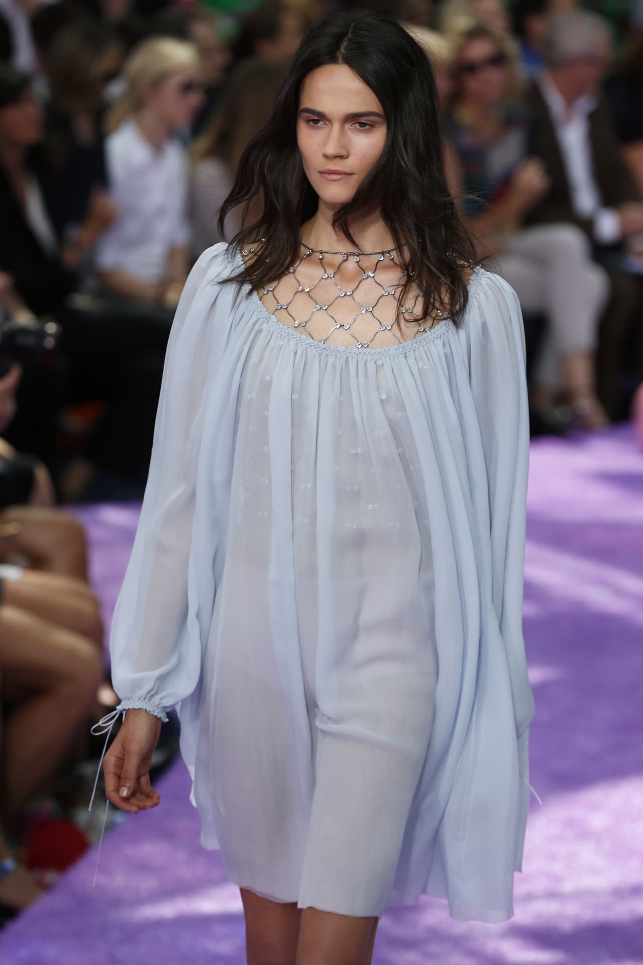 Para la temporada Otoño/Invierno 2015/2016 propuso prints delicados y dramáticos.