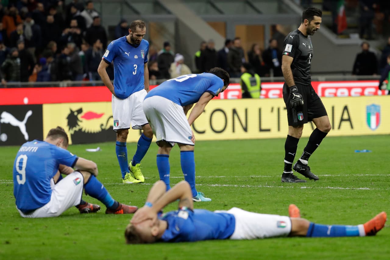 Aunque el equipo italiano llegó en seis oportunidades claras de gol –contra una de los suecos– la anotación que forzara el alargue nunca llegó por lo que la visita festejó el cupo al Mundial.
