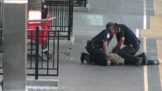 Meses antes que George Floyd, un hispano murió asfixiado bajo la rodilla de un guardia