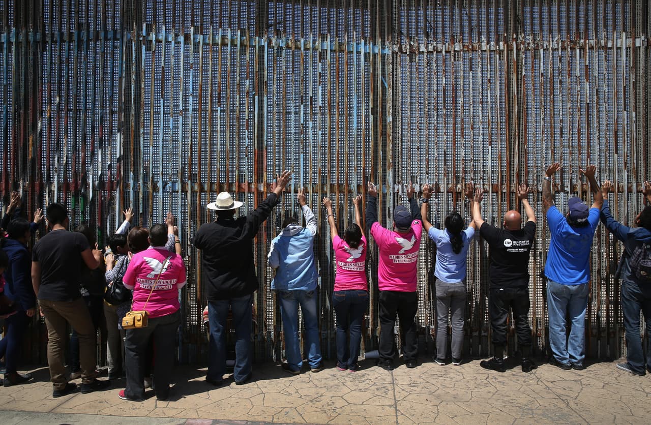 A pro-immigrant group meets to pray at the border.