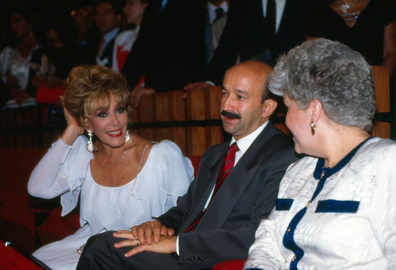 Sobre el estatus de la relación en ese momento señaló que ya había terminado: "Pues, nada, ya ahorita hay una amistad nada más. 
<b><a href="https://www.univision.com/famosos/se-los-trago-la-tierra-actores-de-telenovela-que-desaparecieron-hace-tanto-tiempo-que-ya-no-los-recordabamos-fotos">Sí, hubo algo.</a> Lo que te puedo decir es que ahorita hay una amistad muy grande, un cariño muy especial</b>", dijo en la entrevista de 1993.
<br>