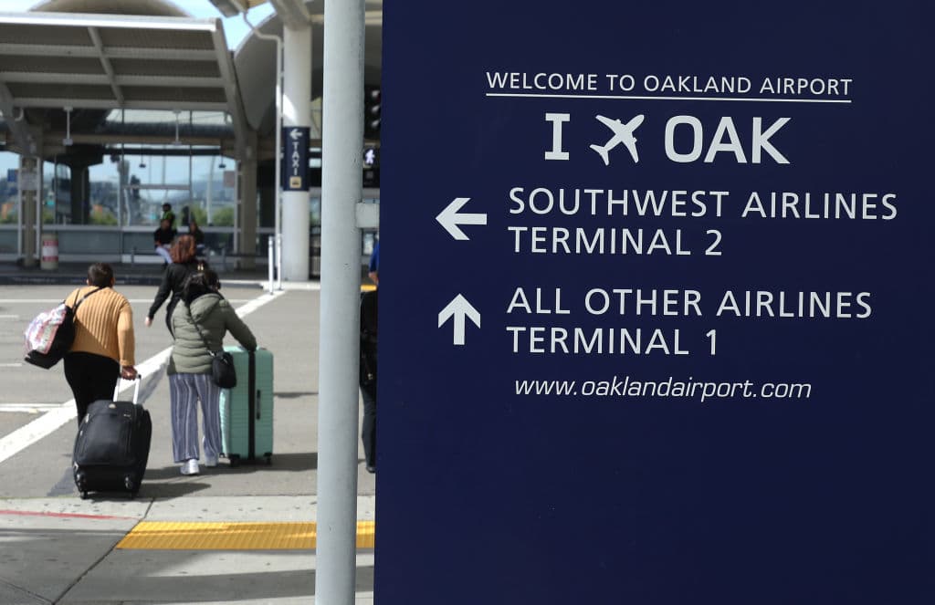 Aeropuerto de Oakland cambia de nombre: así le pusieron y esta es la polémica que se ha desatado