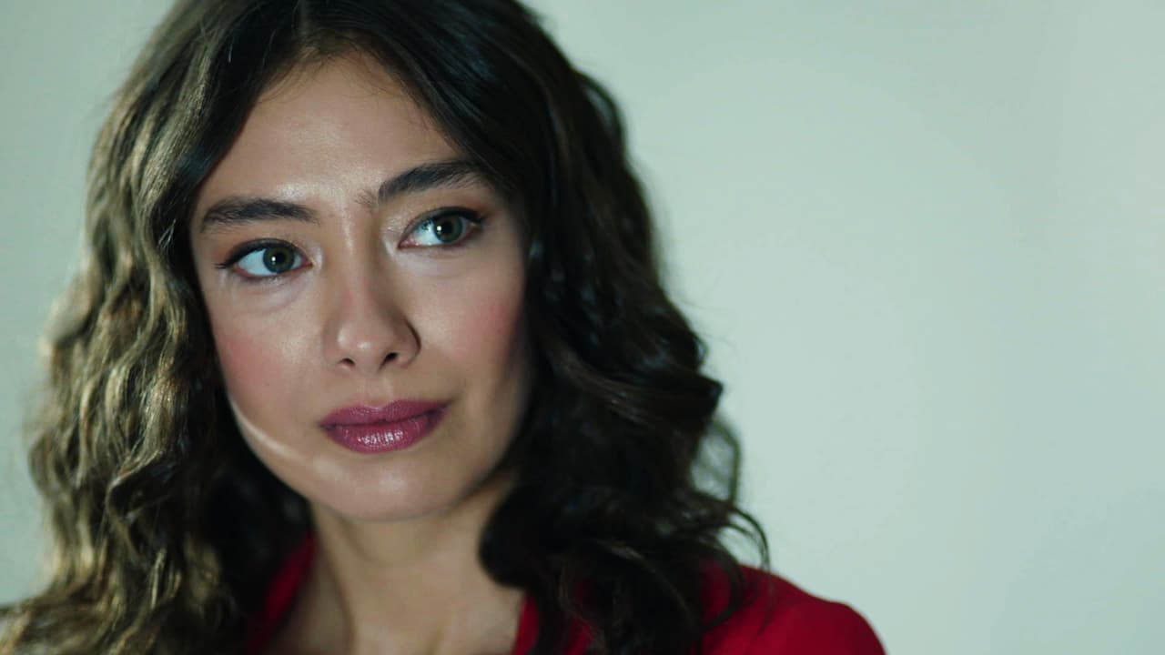 El día que
<b>Nihan</b> y
<b>Kemal</b> tanto esperaron en
<b><a href="https://www.univision.com/shows/amor-eterno" target="_blank">Amor Eterno</a></b> finalmente llegó, pues ella se divorció de
<b>Emir</b>. La alegría de la amorosa pareja no podía ocultarse tras haber vencido a su rival.