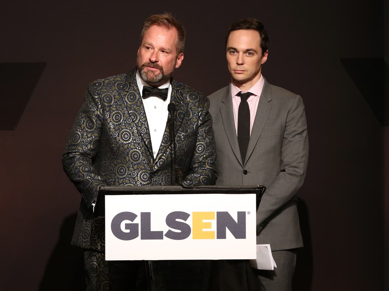 Jim Fielding, co-director de GLSEN, junto al actor de 'The Big Bang Theory' Jim Parsons, otro famoso más invitado en la noche.