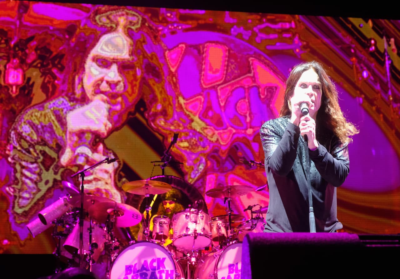 El interpréte de 
<b><a href="https://www.youtube.com/watch?v=0qanF-91aJo" target="_blank">'Paranoid'</a></b>, quien suspendió su gira de 2019 en abril, actualmente recibe medicamentos para tratar el 
<b><a href="https://www.univision.com/noticias/parkinson/10-hallazgos-de-la-ciencia-para-prevenir-y-tratar-el-parkinson" target="_blank">párkinson</a></b>.