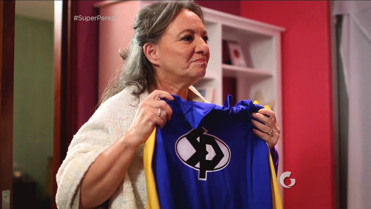 Conchita sabe que su familia hace el bien con sus poderes y luego de encontrar el dibujo de Eustaquio ¡ella hizo los trajes de superhéroes!