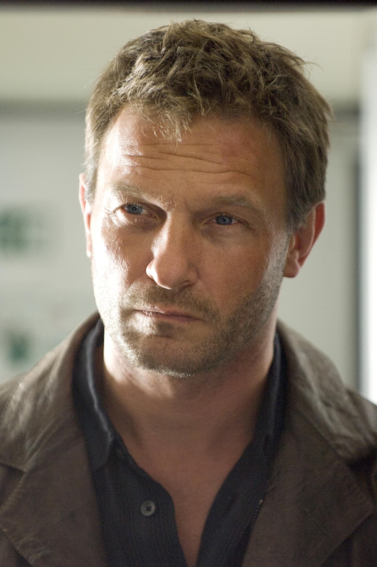 <b>Thomas Kretschmann / Cross</b>
<br>Cross al principio de la película parece ser un asesino renegado que trata de asesinar a Wesley por el pasado de su familia; sin embargo, el giro de la trama es que este personaje es el padre de Wesley y toda la película solo intentó protegerlo y lo seguía para contarle la verdad de la organización.