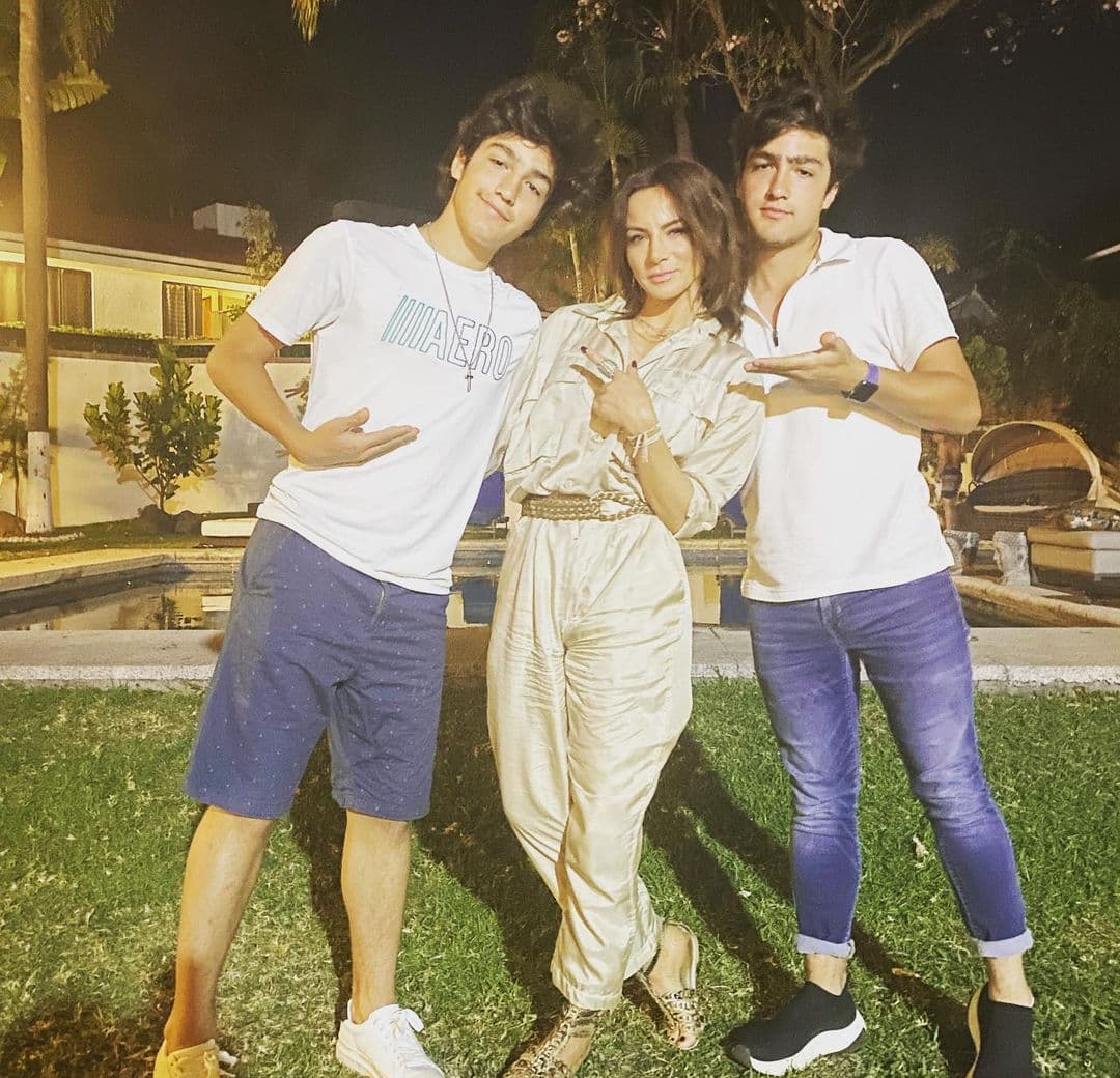 En marzo, Silvia Navarro tuvo un emotivo encuentro con los gemelos Manuel y Pablo Alanis. La actriz quedó sorprendida al ver lo mucho que han crecido. 
<b>“Crecieron”</b>, apuntó la actriz junto a una de las fotografías que compartió a través de sus historias de Instagram.