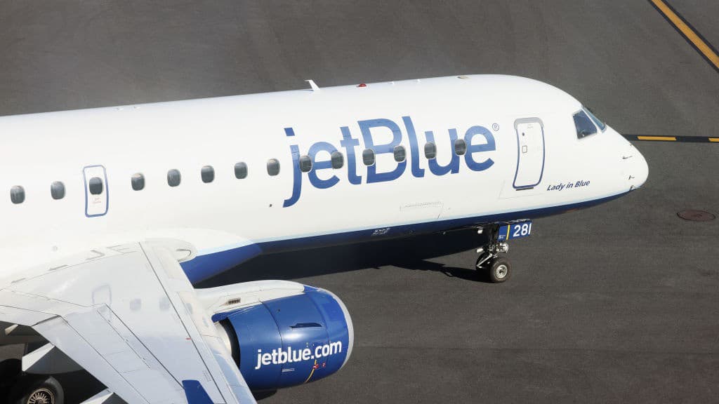 “Estuvo en picada": Vuelo de JetBlue pierde 15,000 pies de altura y aterriza de emergencia en Tampa