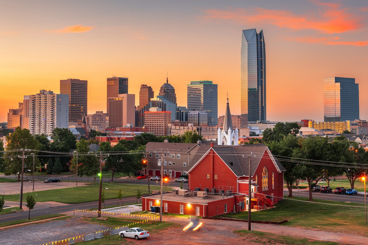 <b>Puesto 1. Oklahoma City (Oklahoma)</b>
<br>
<br>Promedio de renta: 949 dólares.
<br>
<br>Aumento de diciembre de 2020 a diciembre de 2021: +15.7%.
<br>
<br>Esta urbe fue la única que registró menos de 1,000 dólares en promedio por alquiler, según los datos de Realtor.com.
<br>