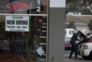 Alza sorpresiva en las inscripciones semanales al subsidio por desempleo en EEUU