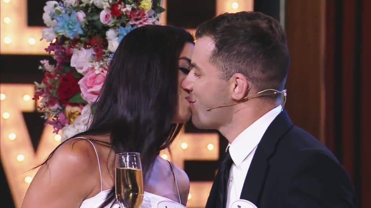 Desde ese día, la pareja se volvió inseparable y una gran sorpresa se llevó Tonga cuando 
<b><a href="https://www.univision.com/shows/enamorandonos/lety-se-tatuo-el-nombre-de-tonga-en-el-brazo-y-esta-fue-la-respuesta-del-luchador-video" target="_blank">la amorosa lo sorprendió al tatuarse su nombre en el brazo</a></b>, pero luego de esto el luchador afirmó que no quería seguir presentándola como su amiga y le pidió oficialmente que fuera su novia.