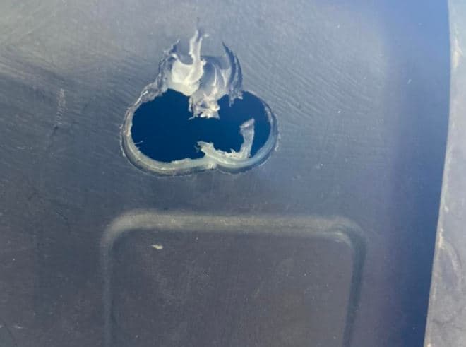 “La primera vez separaron la manguera de combustible del tanque, así que fue fácil de arreglar, pero anoche le perforaron agujeros”.