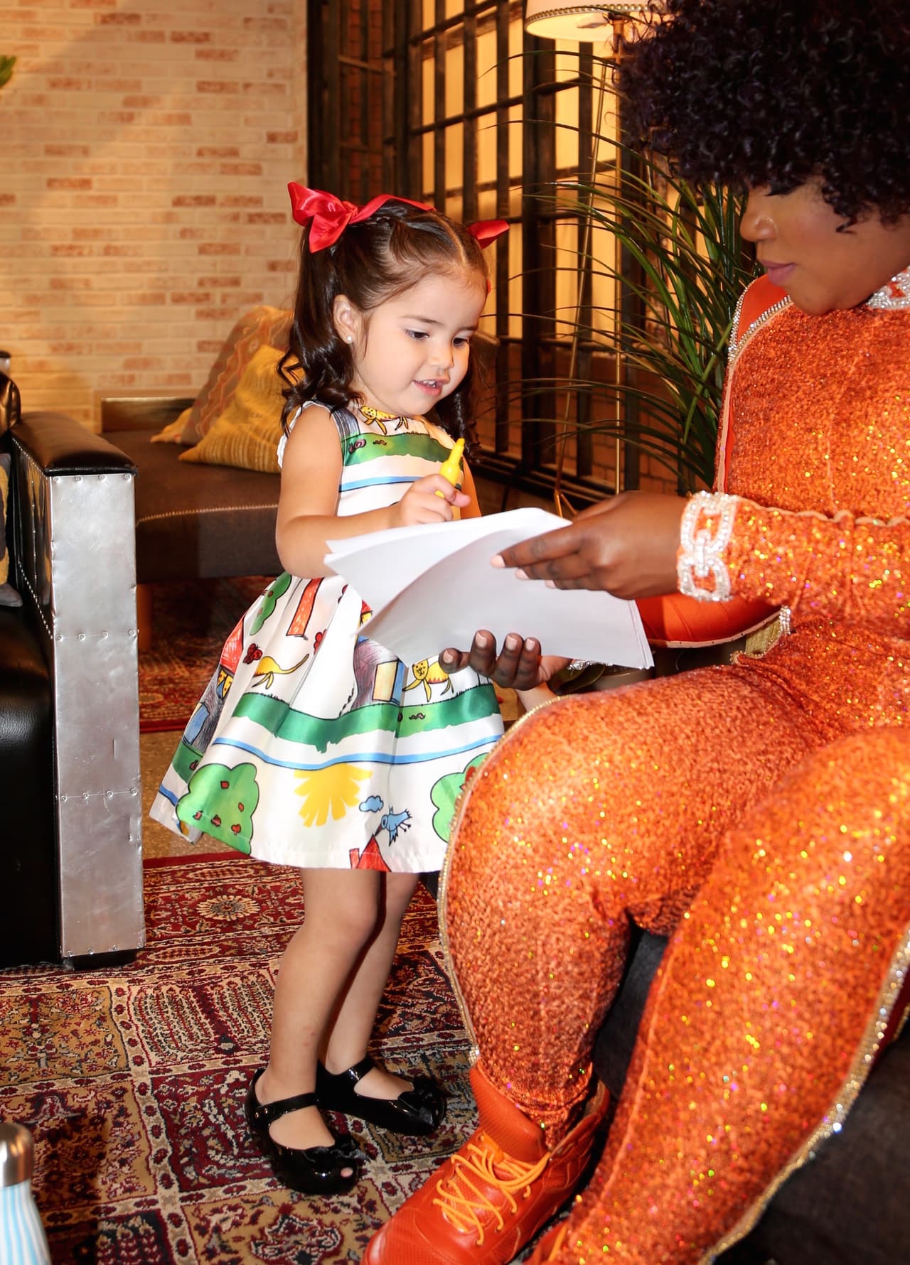 Pero ella no estaba sola, por ahí sorprendimos a su compañerita de juegos.