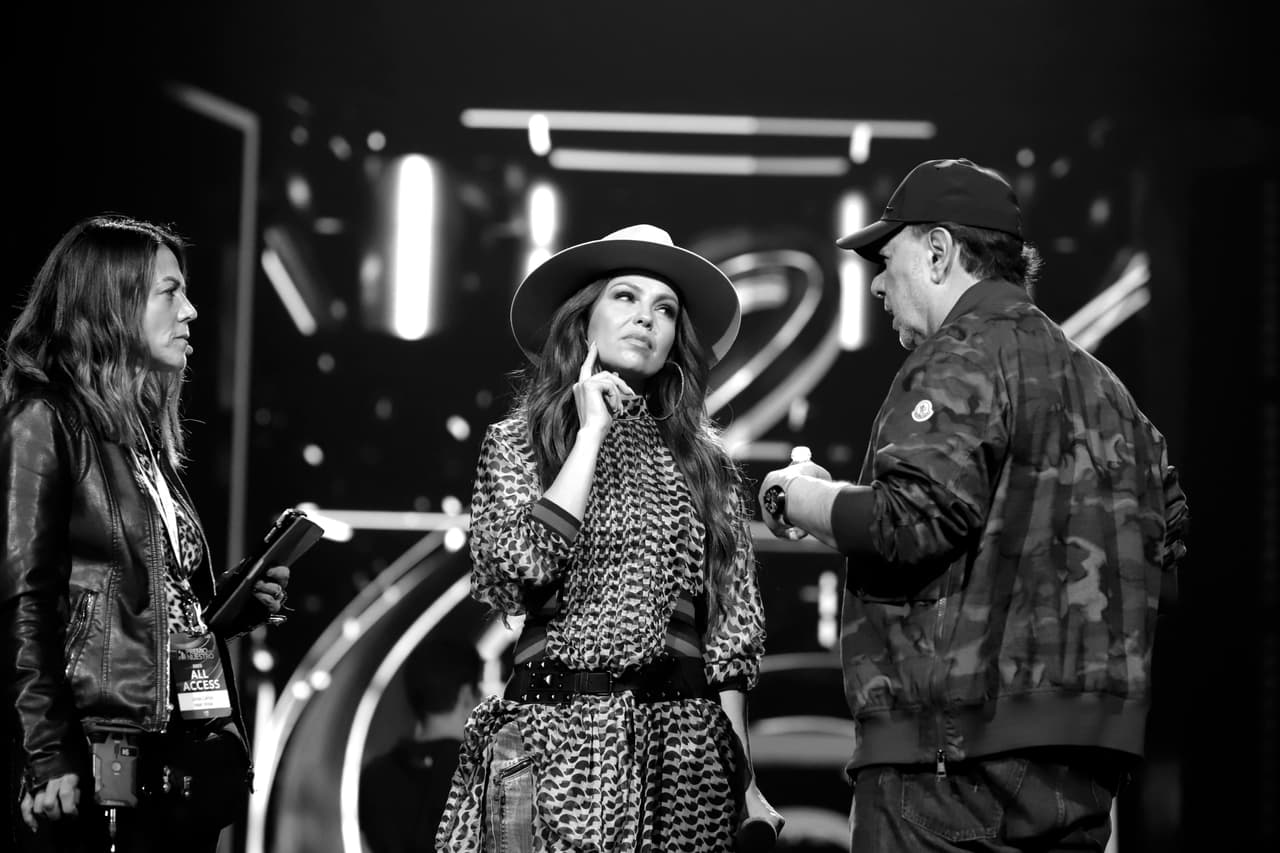 Es por eso que los ensayos para la intérprete de 'No me acuerdo' han sido al doble, pues además de conducir tendrá una participación musical.