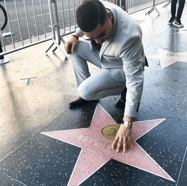 Larry Hernández sueña con tener su propia estrella en el paseo de la fama en Hollywood y trabajará duro para conseguirla. ¿Lo logrará?