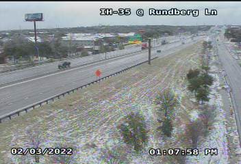 El clima invernal crea condiciones de manejo impredecibles, por lo que autoridades del Departamento de Transportación de Texas recomiendan a los texanos mantenerse alejados de las carreteras.