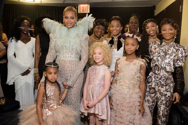 Blue Ivy, de 4 años, lució un vestido del diseñador Mischka Aoki, valuado en más de 10,000 dólares.