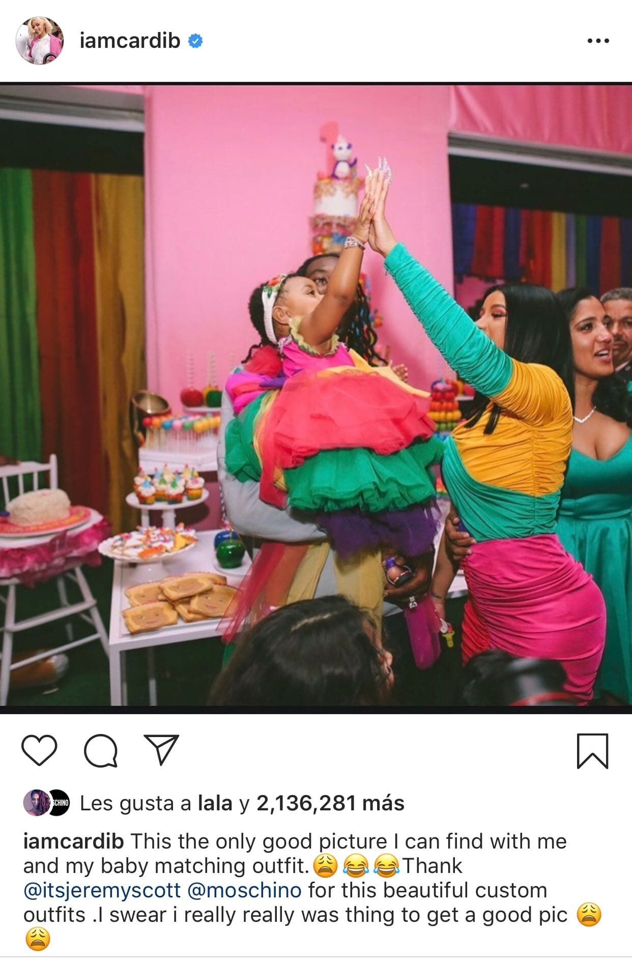 Un día después de la gran celebración, el domingo 14 de julio por la noche, la cantante publicó una foto en su cuenta de Instagram en donde se constató cómo madre e hija lucieron atuendos coordinados en la colorida fiesta.