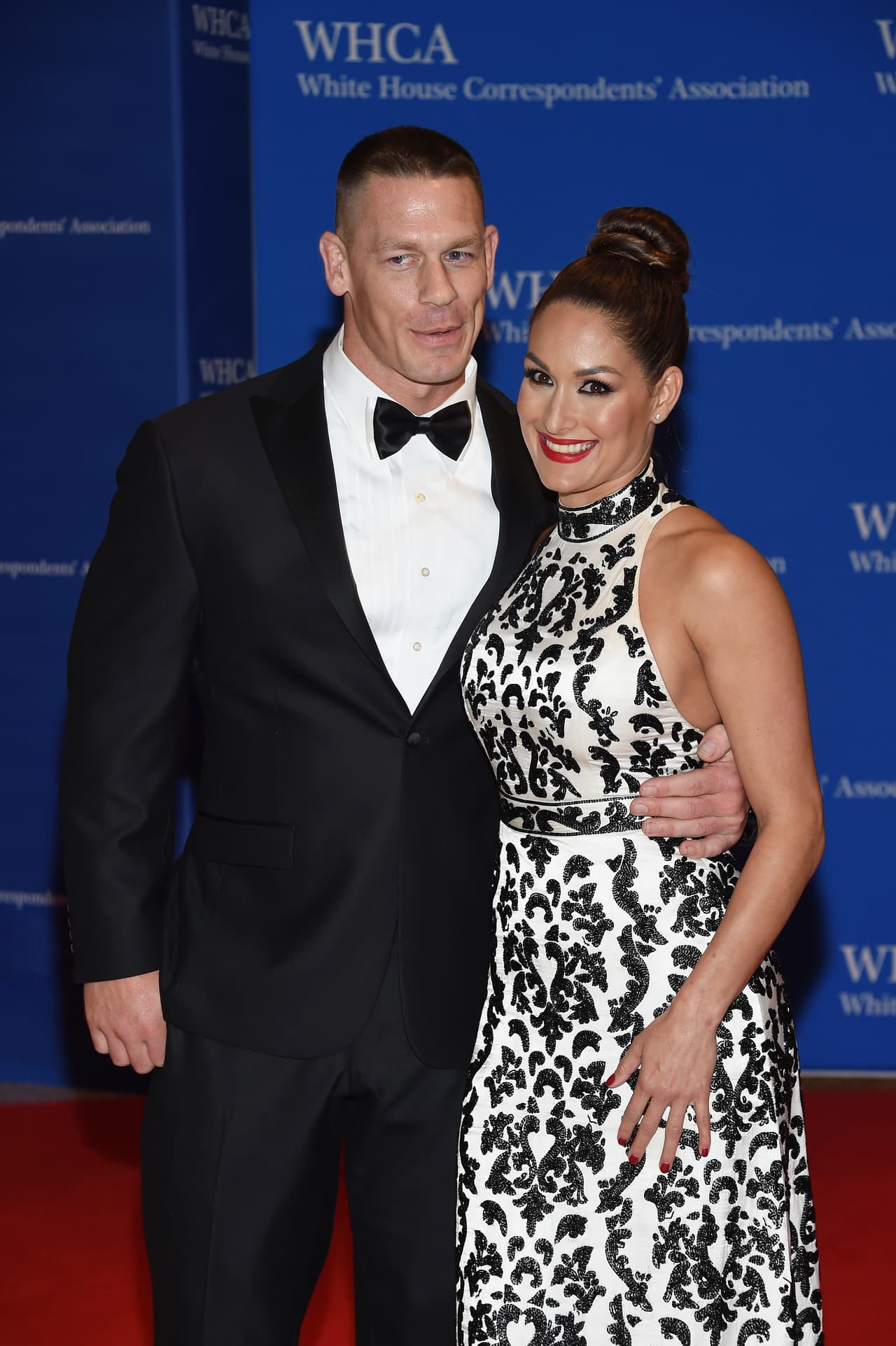 Los dos trabajan para la WWE, en la marca SmackDown. Y por eso, Cena escogió el ring como el lugar ideal para pedirle matrimonio.