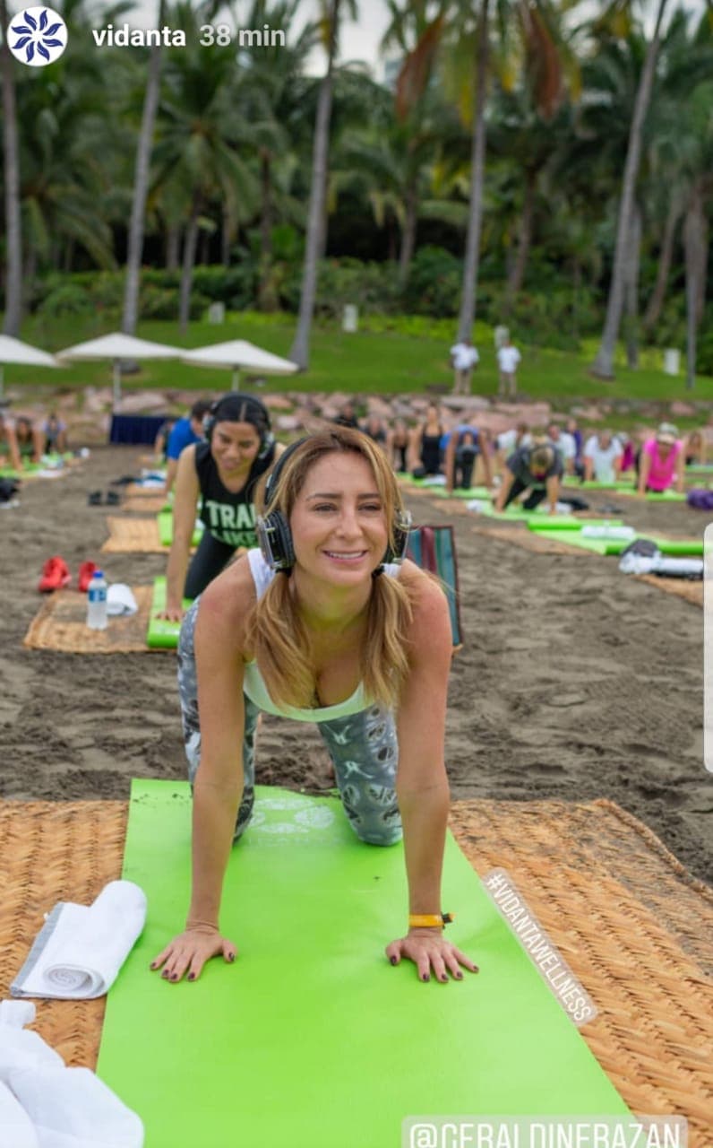 La actriz es amante del yoga y muy temprano asistió a una de las actividades del hotel.