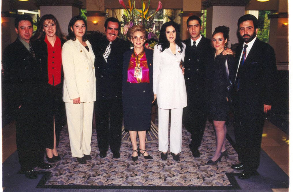 Mientras tanto, al interior de la familia, su esposa, doña Cuquita Abarca, sus hijos y nietos tratan de recuperarse ante esta gran pérdida. 
<br>