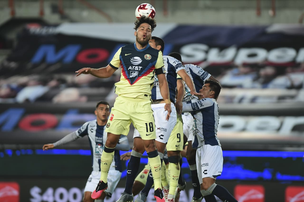 Pachuca se adueña del balón al inicio del encuentro y son los que mandan en el terreno de juego.