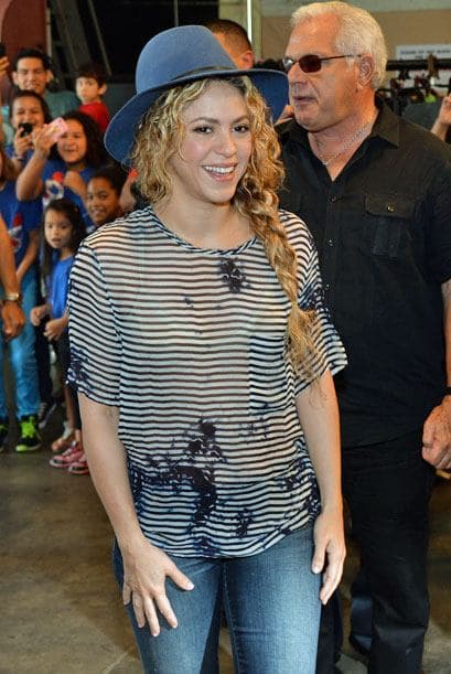 Bellísima, como siempre, carismática y amigable, pero con una blusita un poco sospechosa.