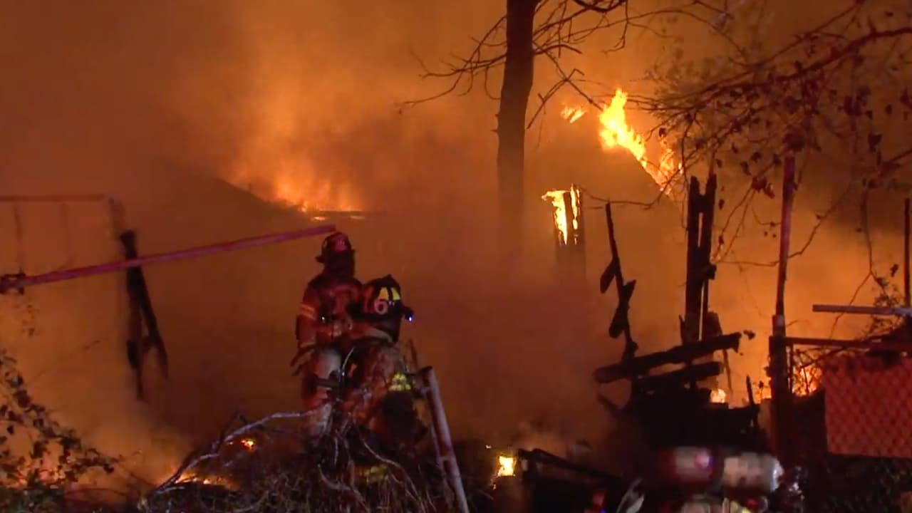 Las autoridades no han confirmado las causas de esta conflagración y la investigación continúa.