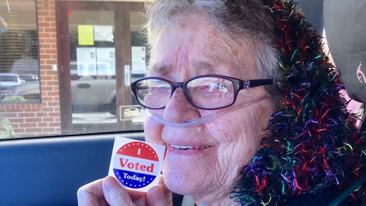 "Mi voto cuenta": una mujer de 82 años de Texas muere después de haber votado por primera vez en su vida