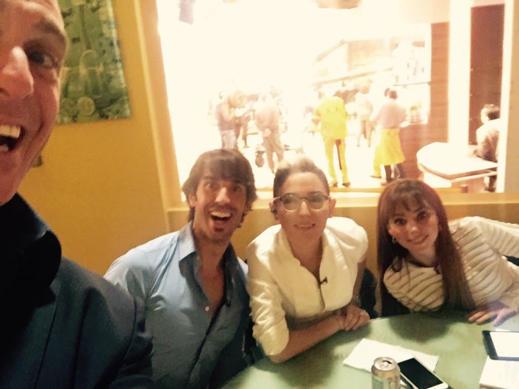 ¡Después de un largo día de trabajo, ellos se relajan muy a su manera!