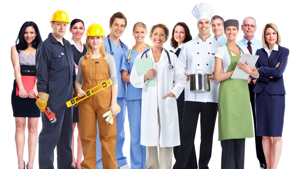 <h3 class="cms-H3-H3">En resumen</h3> Con datos de la Comisión de Fuerza Laboral de Texas y la Oficina de Estadísticas Laborales de Estados Unidos, el mapa es claro: 
<br>
<b>🟢 Con futuro:</b> salud, tecnología y datos, energías renovables, semiconductores, logística y oficios calificados. 
<br>🟡 
<b>Estables pero seguros:</b> educación y servicios sociales. 
<br>
<b>🔴 En riesgo:</b> tareas administrativas rutinarias. 
<br>La clave está en informarte, elegir bien tu capacitación y aprovechar para 
<b>abrirte paso en el mercado laboral de Texas.</b>