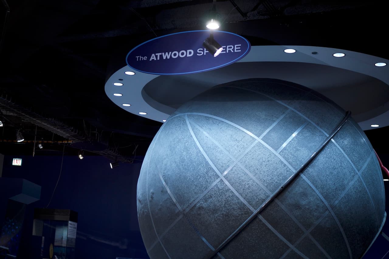 Esta exposición permanente fue inaugurada el 21 de noviembre de 2019. Se podrá apreciar desde antiguos artefactos–como la esfera Atwood, creada ene 1913–hasta modernos, que se han usado para apreciar el cielo.
