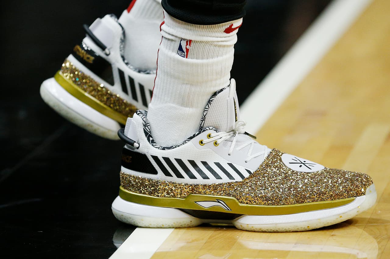 Un detalle de los zapatos de Dwyane Wade antes de su último partido de la temporada regular en casa.