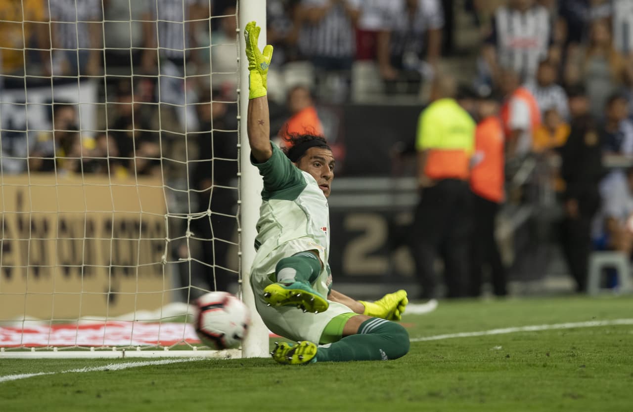 Nahuel Guzmán eligió mal y se tiró al lado contrario de donde se mandó la pelota.