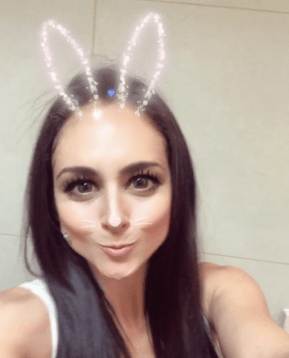 Tiernos besos de conejo para sus seguidores.